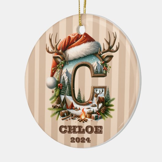 Rustikales Abenteuer Letter C Weihnachtsmannmütze  Keramik Ornament (Links)