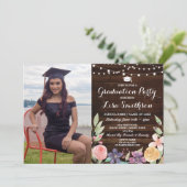 Rustikales Abschluss-Blumen-Licht-Holz-Foto Einladung (Stehend Vorderseite)