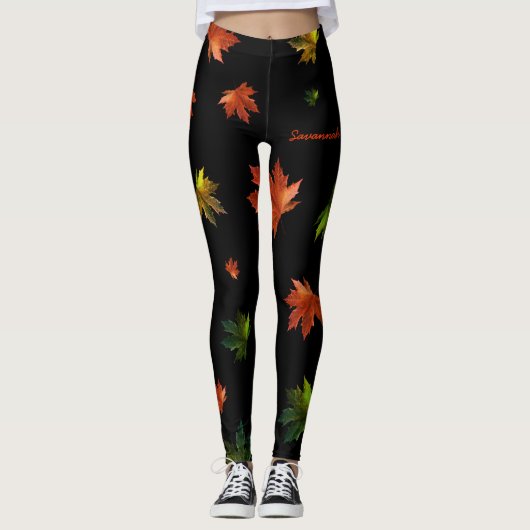 Rustikales Ahornleaf mit Ihrem Namen auf BLACK Leggings (Vorderseite)