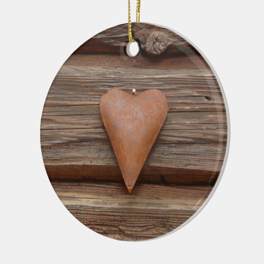 Rustikales altes Herz auf Blockhaus-Holz Keramik Ornament (Links)