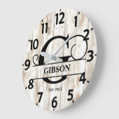 Rustikales altes Holz G Monogramm Große Wanduhr (Winkel)