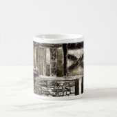 Rustikales altes Holz und Stein-Gebäude Kaffeetasse (Mittel)