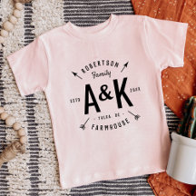 Rustikales Arrow-Monogram-Bauernhaus