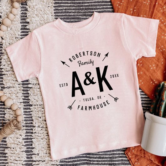 Rustikales Arrow-Monogram-Bauernhaus