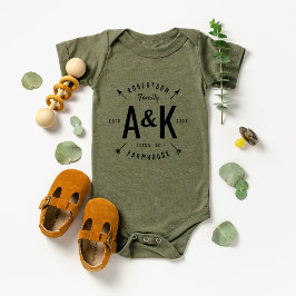 Rustikales Arrow-Monogram-Bauernhaus