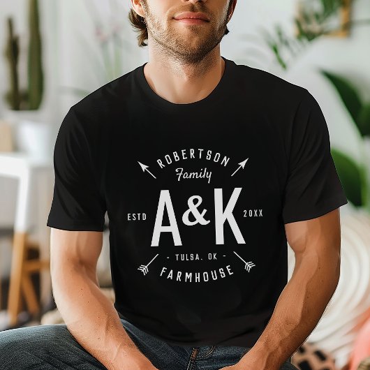 Rustikales Arrow-Monogram-Bauernhaus T-Shirt