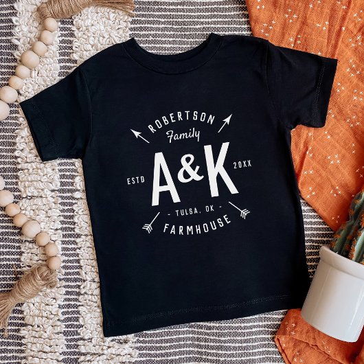 Rustikales Arrow-Monogram-Bauernhaus T-Shirt