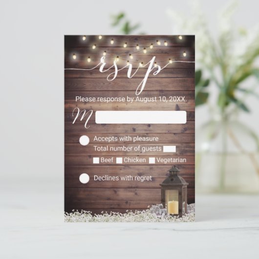 Rustikales Barn Lantern String Lights Wedding RSVP (Stehend Vorderseite)