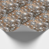 Rustikales Barnholz, frostige Silberschneeflocken Geschenkpapier (Ecke)