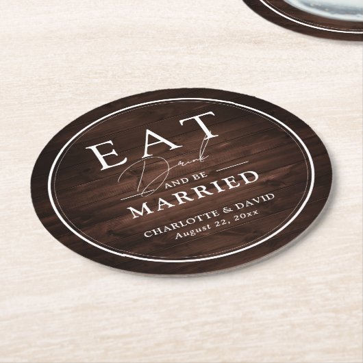 Rustikales Barnholz isst Drinks und sei Verheirate Runder Pappuntersetzer (Angewinkelt)