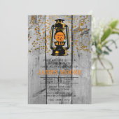 Rustikales Barnholz & Lattern 50. Geburtstagsparty Einladung (Stehend Vorderseite)