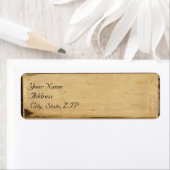 Rustikales Barnholz mit Graffiti-Herz-Fenster (Insitu)