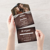 Rustikales Barnholz-String Lights Beige Foto Hochz All In One Einladung (Abreißen)