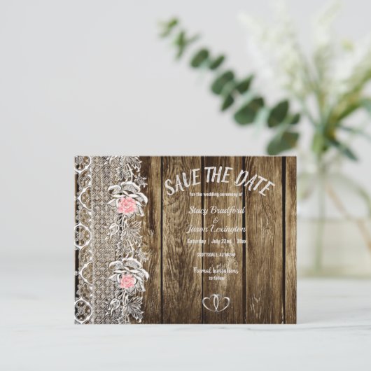 Rustikales Barnwood & Lace Save the Date Hochzeit Postkarte (Stehend Vorderseite)