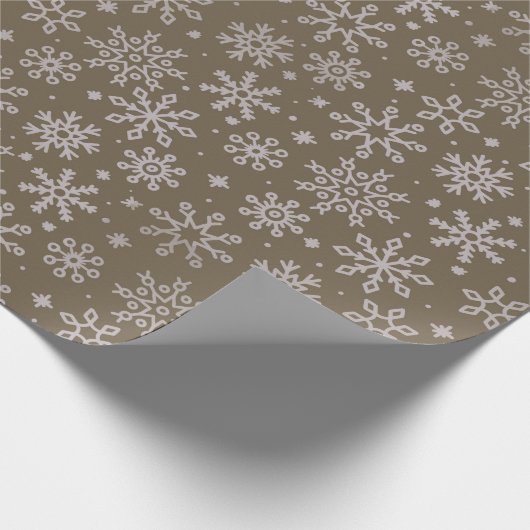 Rustikales Bauernhaus Brown Snowflake Geschenkpapier (Ecke)