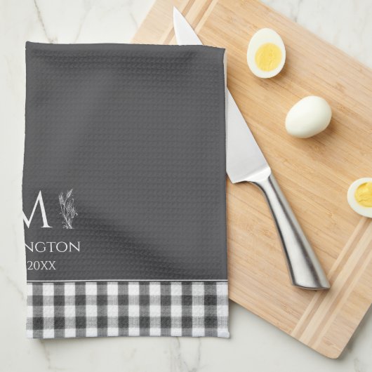 Rustikales Bauernhaus Custom Monogram Charcoal Gra Geschirrtuch (Viertel Falte)