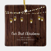 Rustikales Bauernhaus Mason Jar Unser erstes Weihn Keramikornament (Vorderseite)