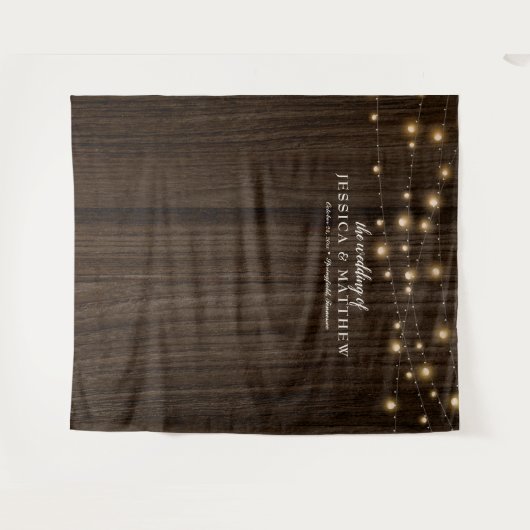 Rustikales Bauernhaus mit leuchtenden Lichtern vor Wandteppich (Vorderseite (Horizontal))