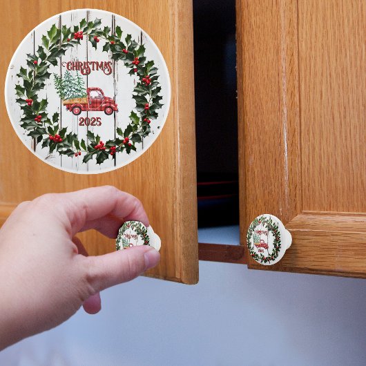 Rustikales Bauernhaus Not leidender Holzroter LKW Keramikknauf