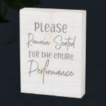 Rustikales Bauernhaus Weißes Holz Bitte bleiben si Holzkisten Schild<br><div class="desc">Rustikales Bauernhaus Weiß Holz Bitte bleiben Sie sitzen für die gesamte Performance Bath Art mit handgeschriebenen Schriftart und einfachem Minimaltext auf weiß gewaschenen Holzboden. Ein schicker ländlicher Stil,  um die Stimmung in Ihrem Badezimmer zu erhellen! Fantastischer Spaß im Bad,  Landhaus-Dekor.</div>