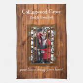 Rustikales Bed and Breakfast 🌿 Country Inn Gäste Geschirrtuch (Vertikal)