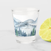 Rustikales Bergwald Wasserfarbenprächtige Hochzeit Schnapsglas (Vorderseite)