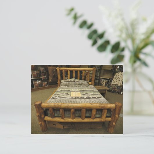 Rustikales Bett Postkarte (Stehend Vorderseite)