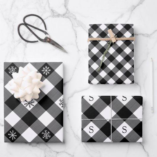 Rustikales Black Buffalo Kariert Snowflake Monogra Geschenkpapier Set (Vorderseite)
