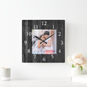 Rustikales Black Pallet Holz Custom Foto Quadratische Wanduhr (Zuhause)