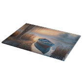Rustikales blaues Boot Morning Sky Reflektion Schneidebrett (Ecke)