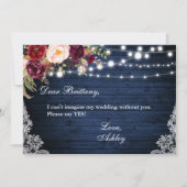 Rustikales blaues Holz Lichter Lace Floral Bridesm Einladung (Rückseite)