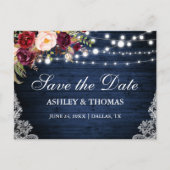 Rustikales blaues Holz Lights Lace Floral Save the Ankündigungspostkarte (Vorderseite)