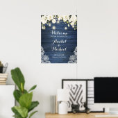Rustikales blaues Holz Spitzen Weiße Blume Begrüßu Poster (Heimbüro)