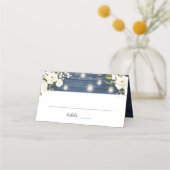 Rustikales blaues Holz Weiße Blume Jar String Ligh Platzkarte (Vorderseite)