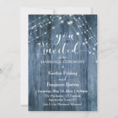 Rustikales blaues Holz, weißes, helles Band Hochze Einladung (Vorderseite)