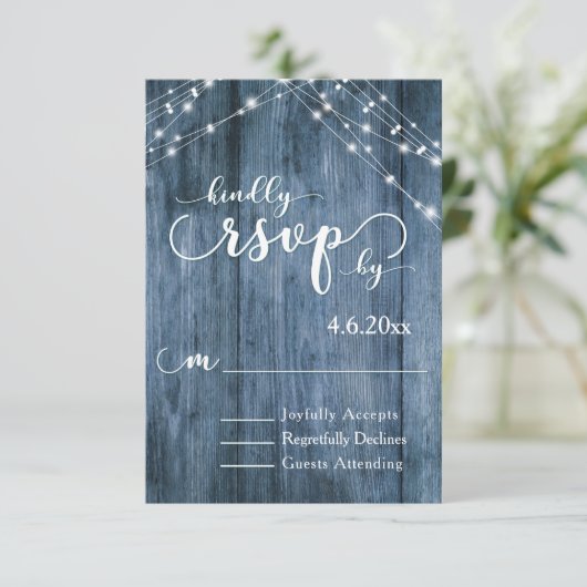 Rustikales blaues Holz, Weißes UAWG RSVP Karte (Stehend Vorderseite)