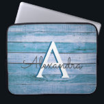 Rustikales Blue Barn Wood Nautic Monogram Laptopschutzhülle<br><div class="desc">Rustikales Blue Barn Wood Nautical Monogram Laptop Gehäuse. Dieser Fall kann so angepasst werden,  dass er Ihren Anfangs- und Vornamen enthält. Wenn Sie passende Artikel wünschen,  wenden Sie sich bitte an den Designer.</div>