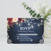 Rustikales Blue Wood Lights Jars Floral Wedding RSVP Karte (Stehend Vorderseite)