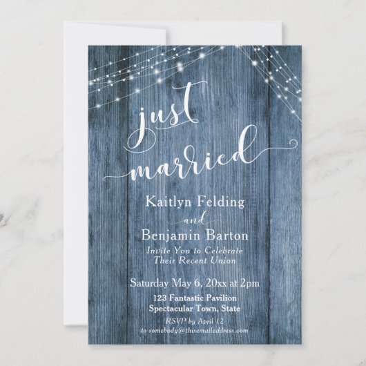 Rustikales Blue Wood & Lights Just Married Event Einladung (Vorderseite)