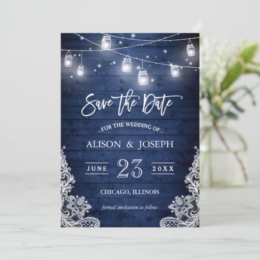 Rustikales Blue Wood Mason Jars Lights Lace Weddin Save The Date (Stehend Vorderseite)