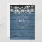 Rustikales Blue Wood String Lights Garland Wedding Einladung (Rückseite)