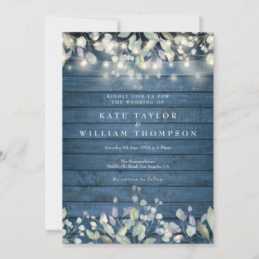 Rustikales Blue Wood String Lights Sage Lilac Wedd Einladung (Vorderseite)