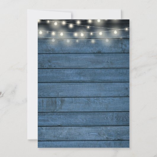 Rustikales Blue Wood String Lights Script Hochzeit Save The Date (Rückseite)