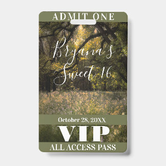 Rustikales, blumengeschmücktes Forest Sweet 16 VIP Ausweis