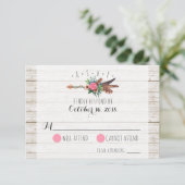 Rustikales Bohemisch Feathers Arrow Wedding RSVP Karte (Stehend Vorderseite)