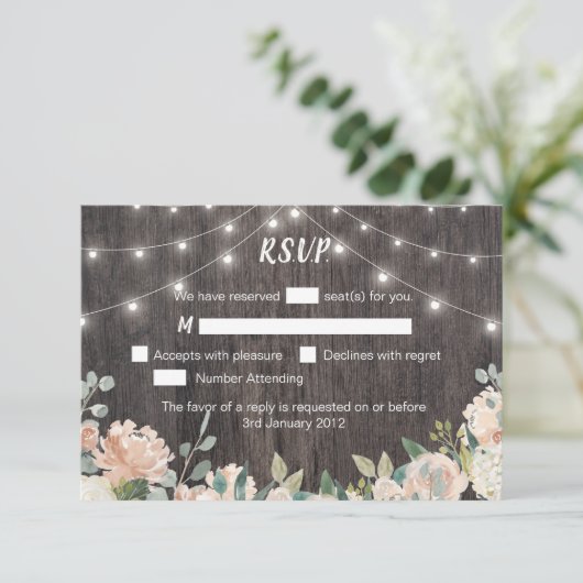 Rustikales Bohemisches String Lights Floral Weddin RSVP Karte (Stehend Vorderseite)
