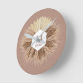Rustikales Boho Bohemisch Pampas Grass Monogram Runde Wanduhr (Winkel)