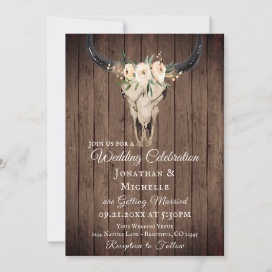 Rustikales Boho Floral Cow Skull auf Barnwood Wedd Einladung (Vorderseite)