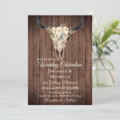 Rustikales Boho Floral Cow Skull auf Barnwood Wedd Einladung (Stehend Vorderseite)