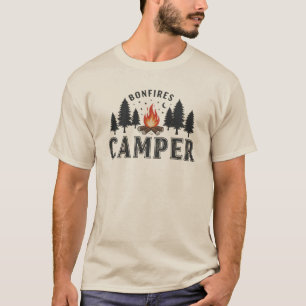 Rustikales Bonfire Camper Nachtwald Design T-Shirt